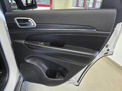 Used 2020 Jeep Grand Cherokee Limited AWD/4WD image 25