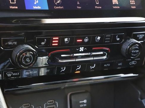 New 2025 Jeep Grand Cherokee Limited w/ Luxury Tech Group II AWD/4WD image 27