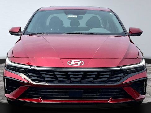 Used 2025 Hyundai Elantra SEL FWD image 3