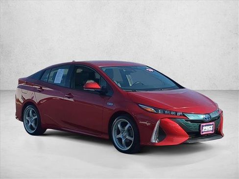 Used 2019 Toyota Prius Prime Premium FWD image 3