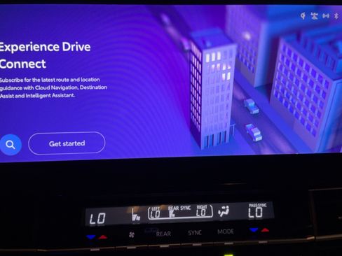 Certified 2025 Toyota Sienna XLE FWD image 11