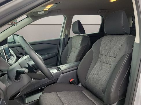 Used 2025 Nissan Rogue SV FWD image 10