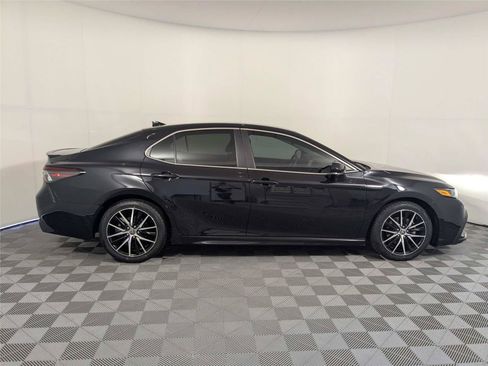 Used 2023 Toyota Camry SE w/ Convenience Package FWD image 5