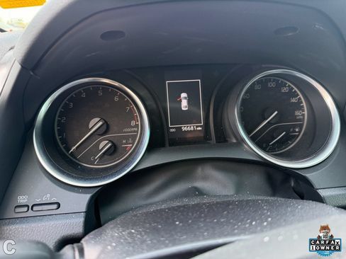 Used 2018 Toyota Camry SE w/ Moonroof Package FWD image 9