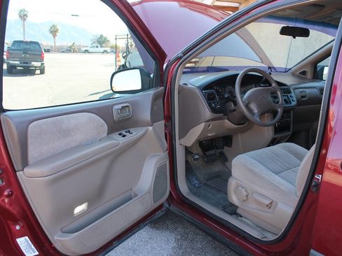 Used 1998 Toyota Sienna LE FWD image 18