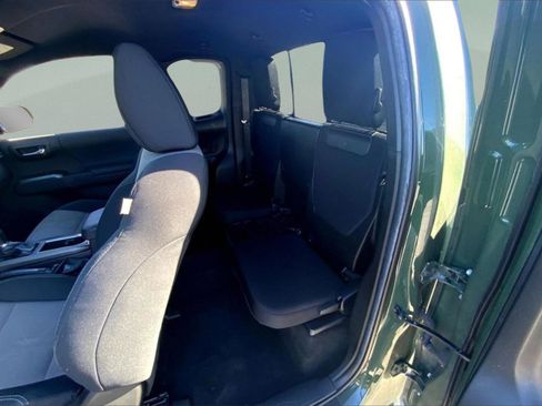 Used 2022 Toyota Tacoma TRD Off-Road image 27
