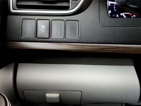 Used 2016 Toyota Camry XLE image 32