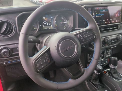 Used 2025 Jeep Wrangler Unlimited Rubicon 4xe w/ Safety Group AWD/4WD image 13