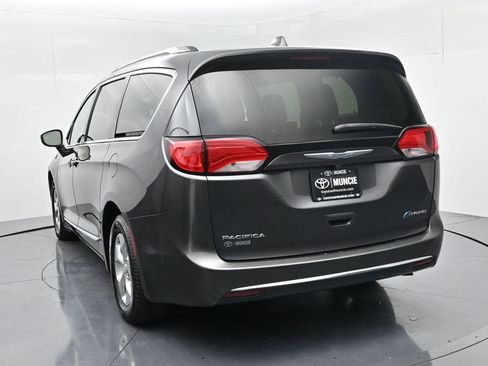 Used 2017 Chrysler Pacifica Platinum image 6