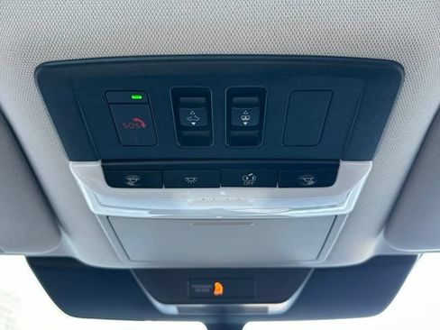 Used 2023 Nissan Pathfinder SV w/ SV Premium Package AWD/4WD image 33