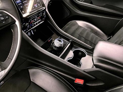 Used 2024 Jeep Grand Cherokee Altitude image 13