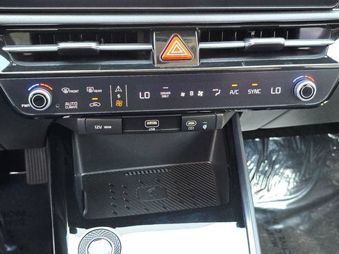 Used 2023 Kia Niro EX FWD image 30