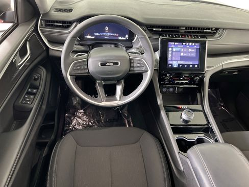 Used 2023 Jeep Grand Cherokee Laredo w/ Luxury Tech Group I AWD/4WD image 21