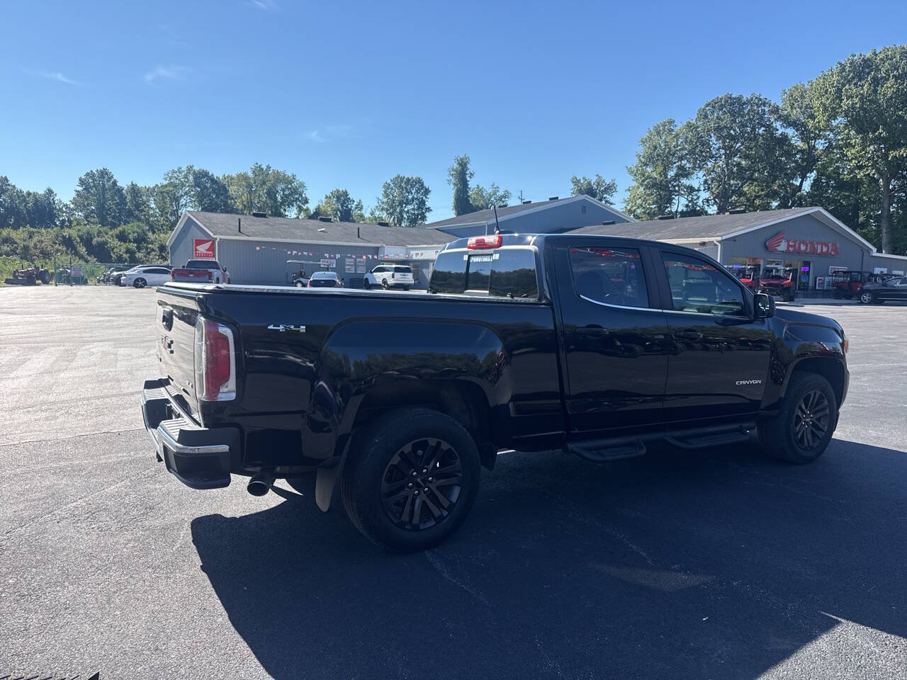 Used 2017 GMC Canyon SLE w/ Nightfall Edition AWD/4WD image 9