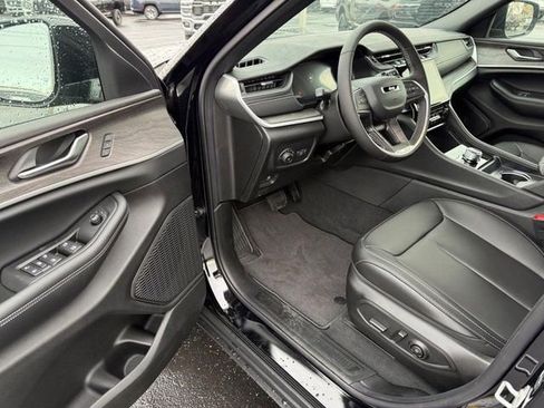 New 2025 Jeep Grand Cherokee Limited image 18