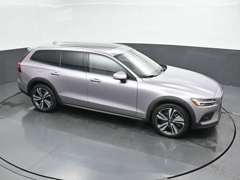 New 2026 Volvo V60 B5 Cross Country Plus w/ Climate Package AWD/4WD image 32