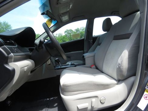 Used 2014 Toyota Camry LE FWD image 10