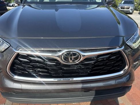 Used 2023 Toyota Highlander Limited FWD image 22