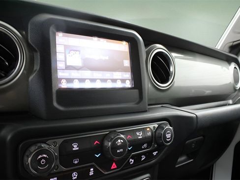 Used 2019 Jeep Wrangler Unlimited Sahara w/ Safety Group image 23