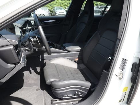 Used 2025 Porsche Panamera RWD image 16