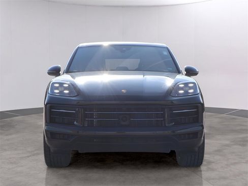 Used 2025 Porsche Cayenne w/ Premium Package image 12
