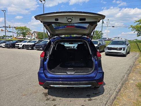 Used 2017 Nissan Rogue SV AWD/4WD image 5