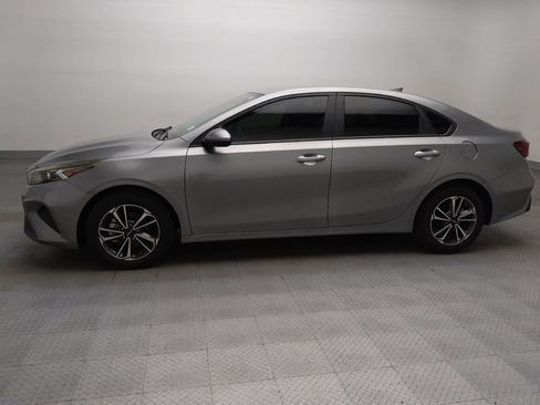 Used 2023 Kia Forte LXS FWD image 2
