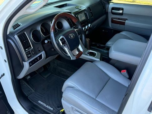 Used 2017 Toyota Sequoia Platinum AWD/4WD image 12