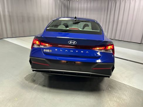 Used 2025 Hyundai Elantra SE image 6