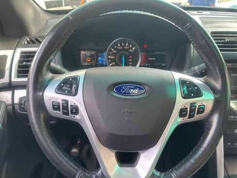 Used 2014 Ford Explorer XLT w/ Equipment Group 202A image 2