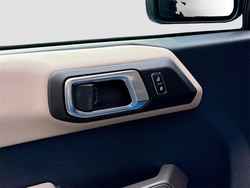 Used 2023 Ford Bronco Wildtrak image 29