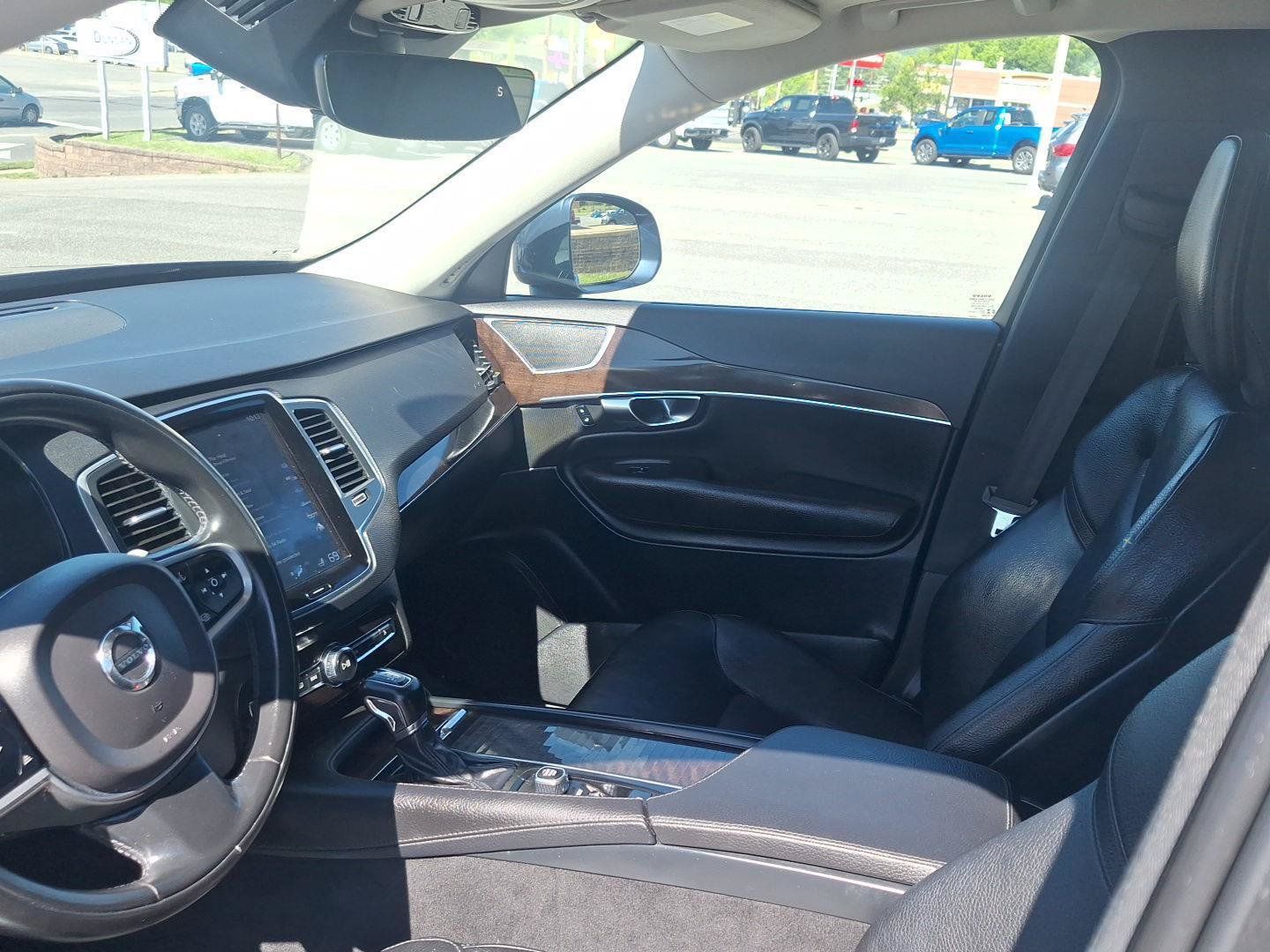 Used 2019 Volvo XC90 T6 Momentum AWD/4WD image 12
