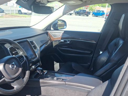 Used 2019 Volvo XC90 T6 Momentum AWD/4WD image 12