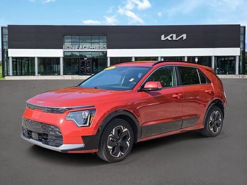 Certified 2024 Kia Niro Wind FWD image 2