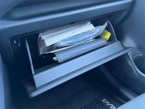 Used 2022 Toyota RAV4 SE image 35