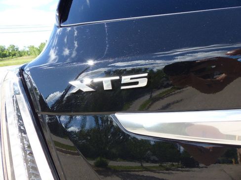 Used 2021 Cadillac XT5 Sportv w/ Platinum Package AWD/4WD image 11