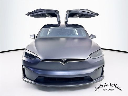 Used 2025 Tesla Model X Base image 2