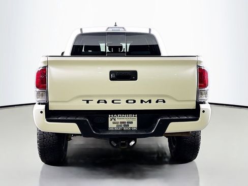 Used 2023 Toyota Tacoma TRD Off-Road w/ Technology Package AWD/4WD image 7
