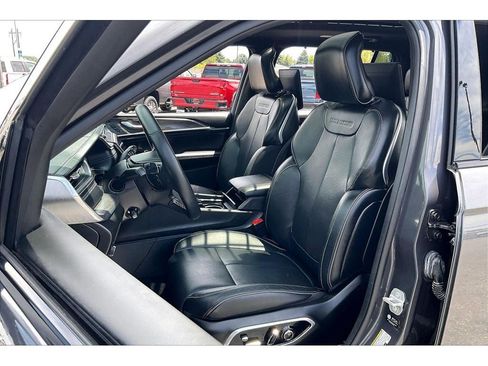 Used 2024 Jeep Grand Cherokee L Overland w/ Advanced Protech Group III AWD/4WD image 27