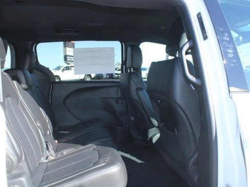 New 2026 Chrysler Pacifica Select image 4