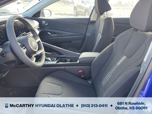 Certified 2025 Hyundai Elantra SEL FWD image 4