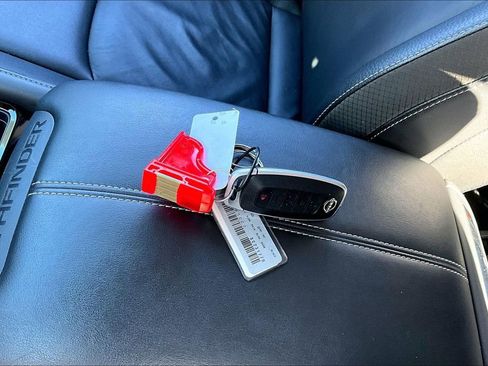 Used 2025 Nissan Pathfinder SL image 34