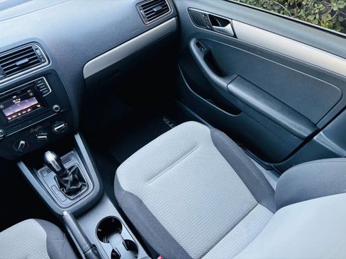 Used 2017 Volkswagen Jetta S image 18
