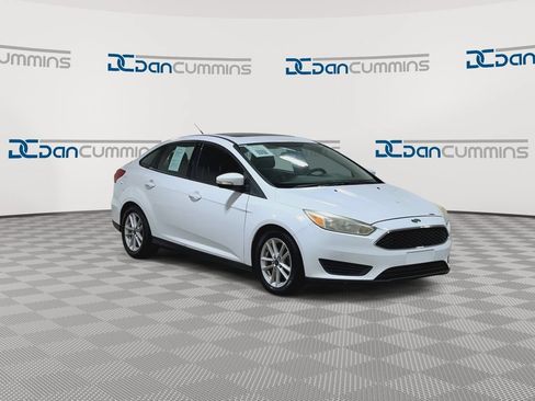 Used 2015 Ford Focus SE FWD image 2