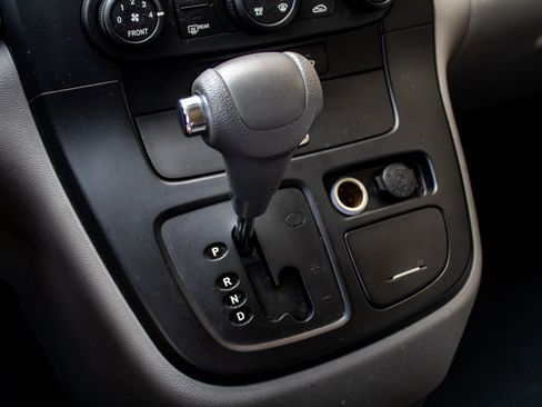 Used 2012 Kia Sedona LX FWD image 33