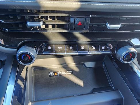 New 2026 Chevrolet Suburban Premier image 22