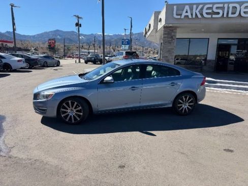 Used 2018 Volvo S60 T5 Inscription Platinum w/ Climate Package image 5
