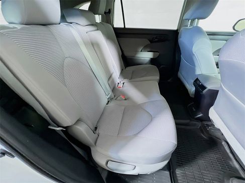 Certified 2023 Toyota Highlander L image 25