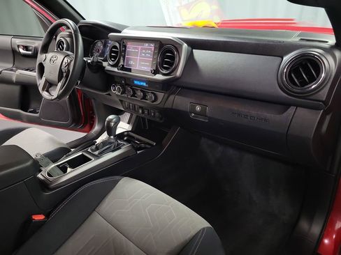 Used 2022 Toyota Tacoma TRD Sport image 23
