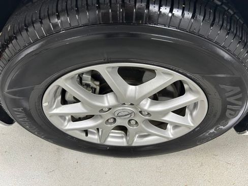 Used 2025 Chrysler Pacifica Select FWD image 9